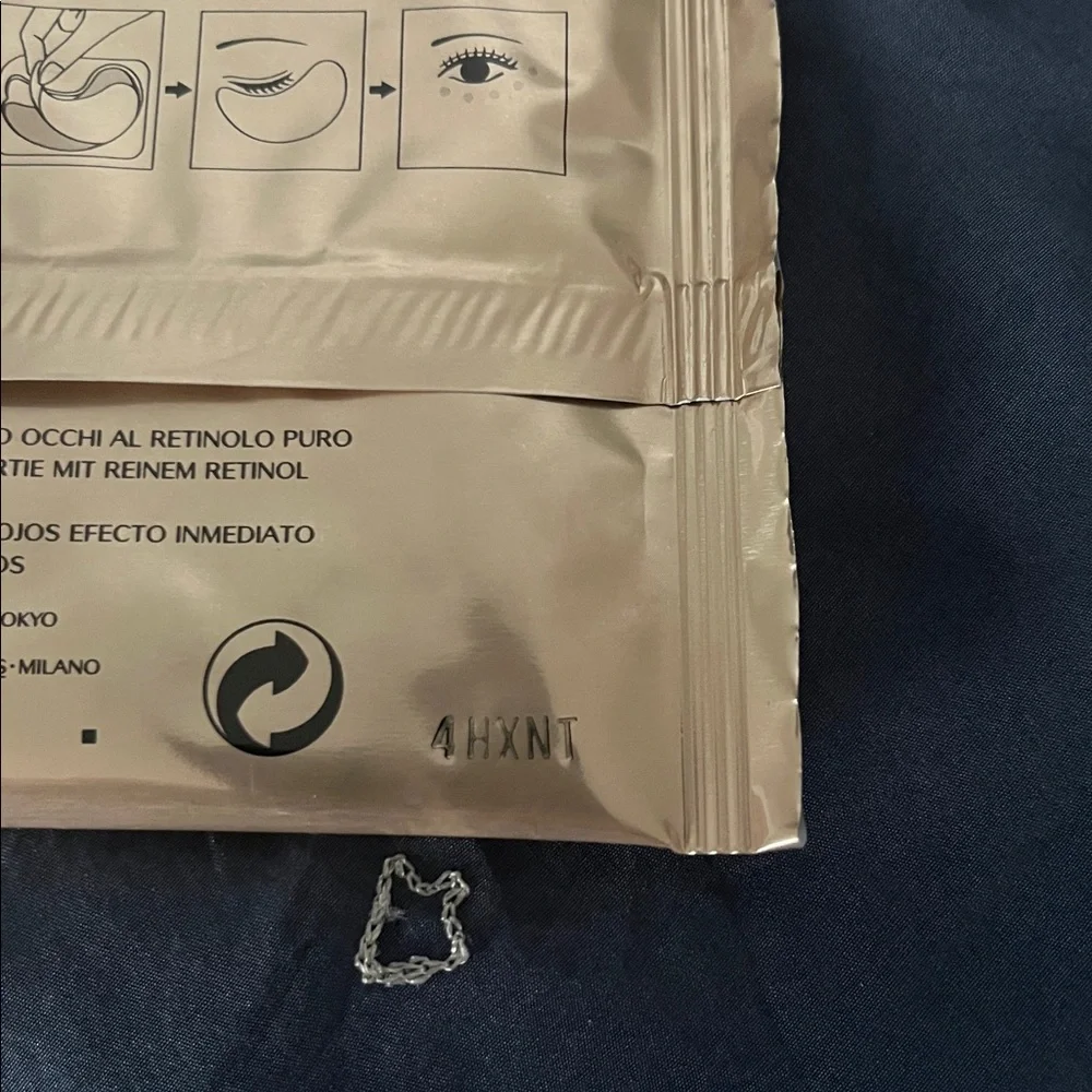 SHISEIDO Benefiance Pure Retinol Instant Treatment Eye Mask 
SEVEN PACKAGES - Picture 9 of 9